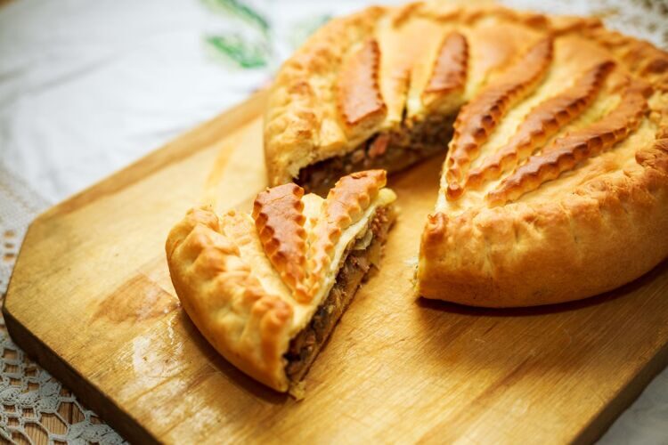 Пирог с горбушей и грибами