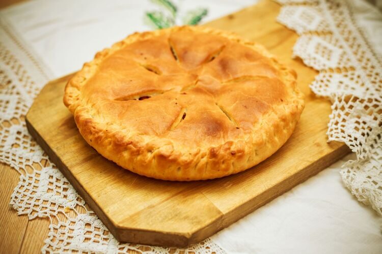 Пирог с  моцареллой и ветчиной